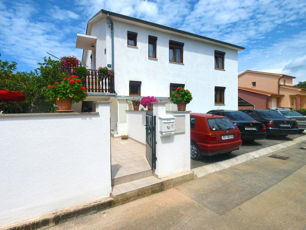 Apartments Mirko 647 Pula Luaran gambar