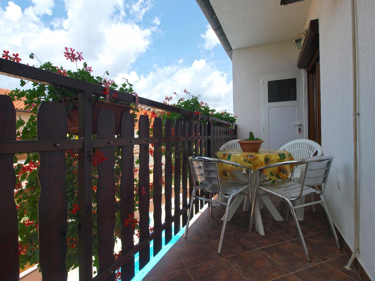 Apartments Mirko 647 Pula Luaran gambar