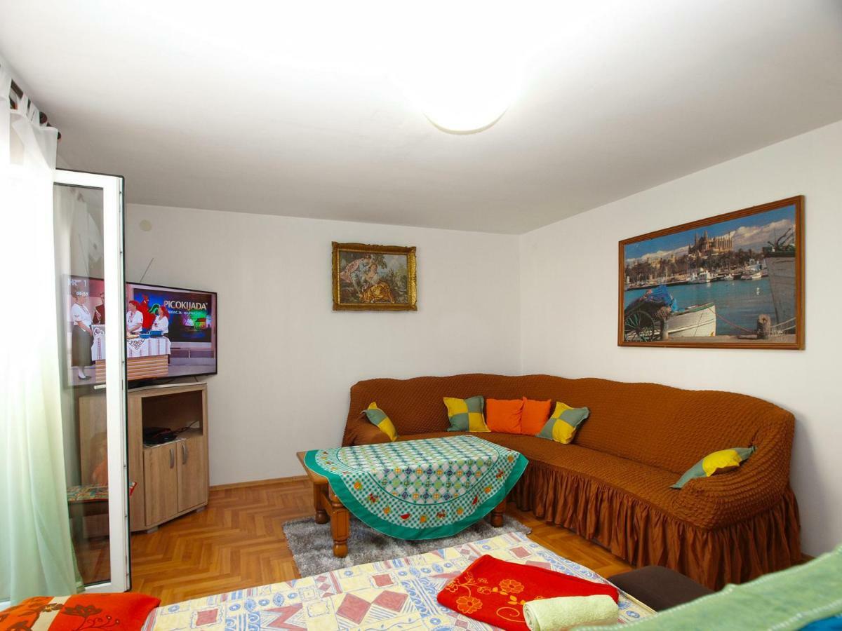 Apartments Mirko 647 Pula Luaran gambar